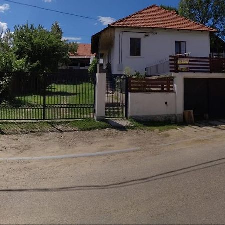 Pensjonat Texas House Novaci-Străini Zewnętrze zdjęcie